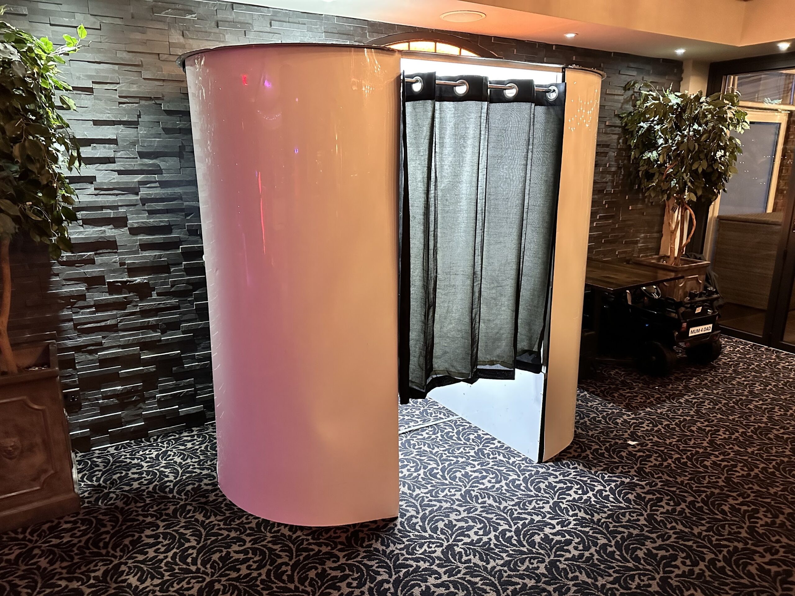 Limelight Photo Booths | Magic Mirror and Booth Hire, Sussex - Image 3